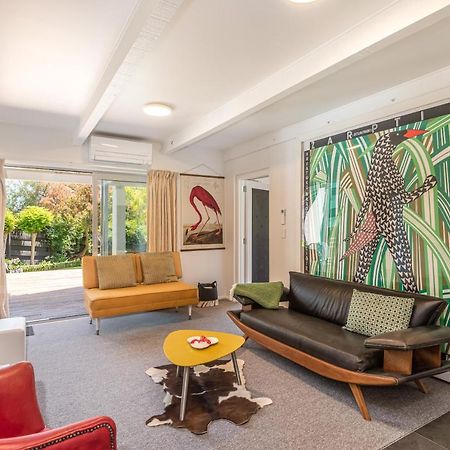 Appartamento Retro Living - Lush Garden Christchurch Esterno foto