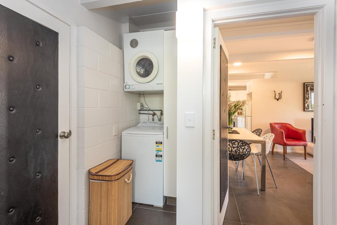 Appartamento Retro Living - Lush Garden Christchurch Esterno foto