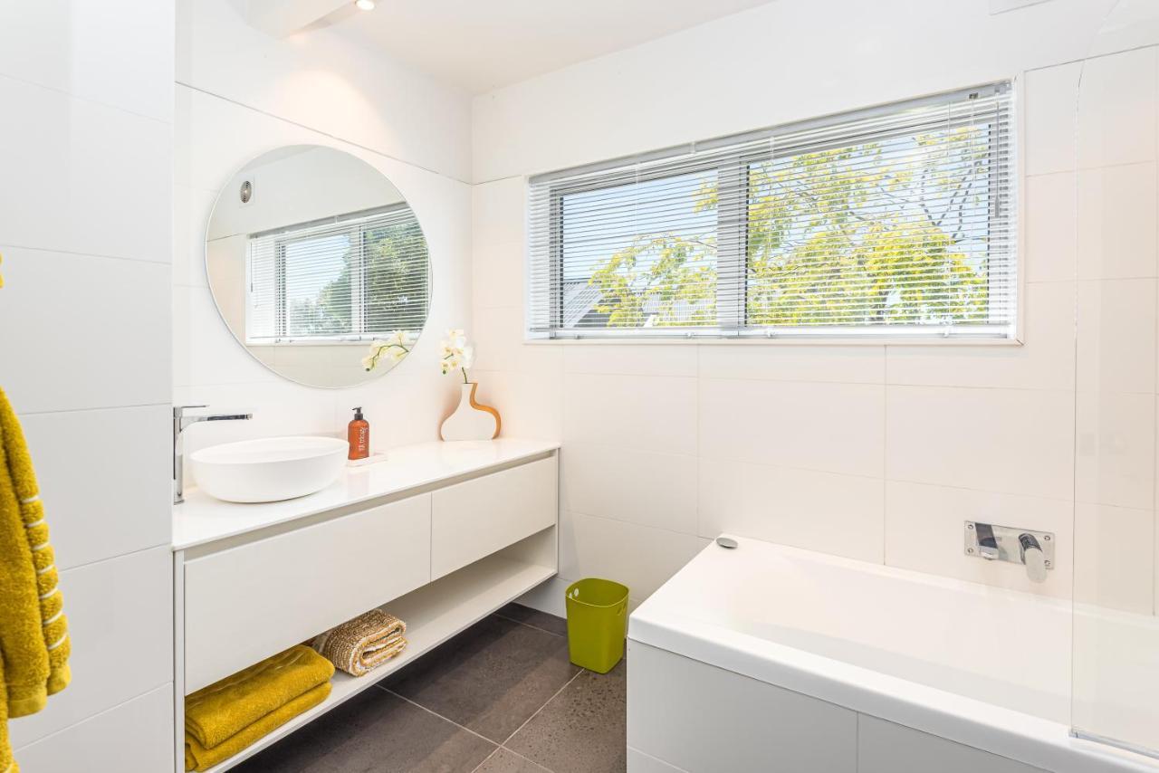 Appartamento Retro Living - Lush Garden Christchurch Esterno foto