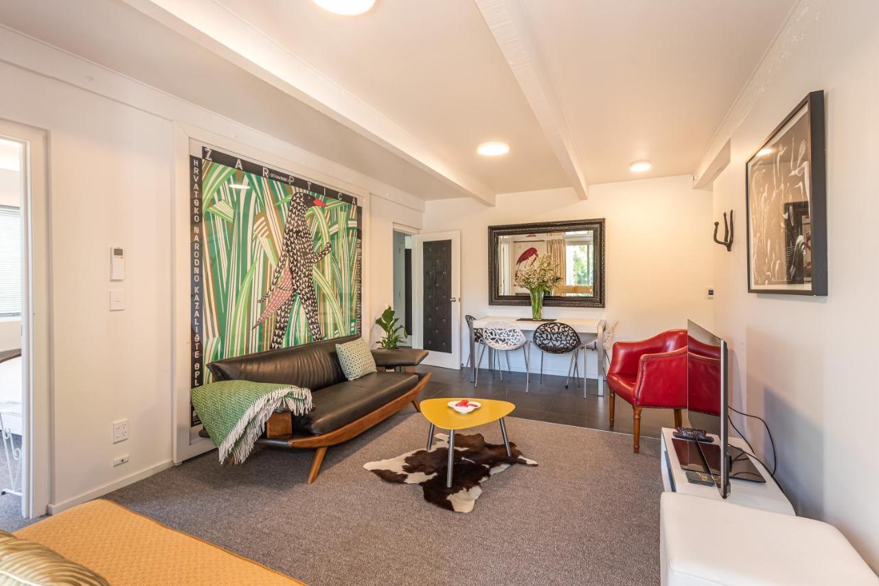 Appartamento Retro Living - Lush Garden Christchurch Esterno foto