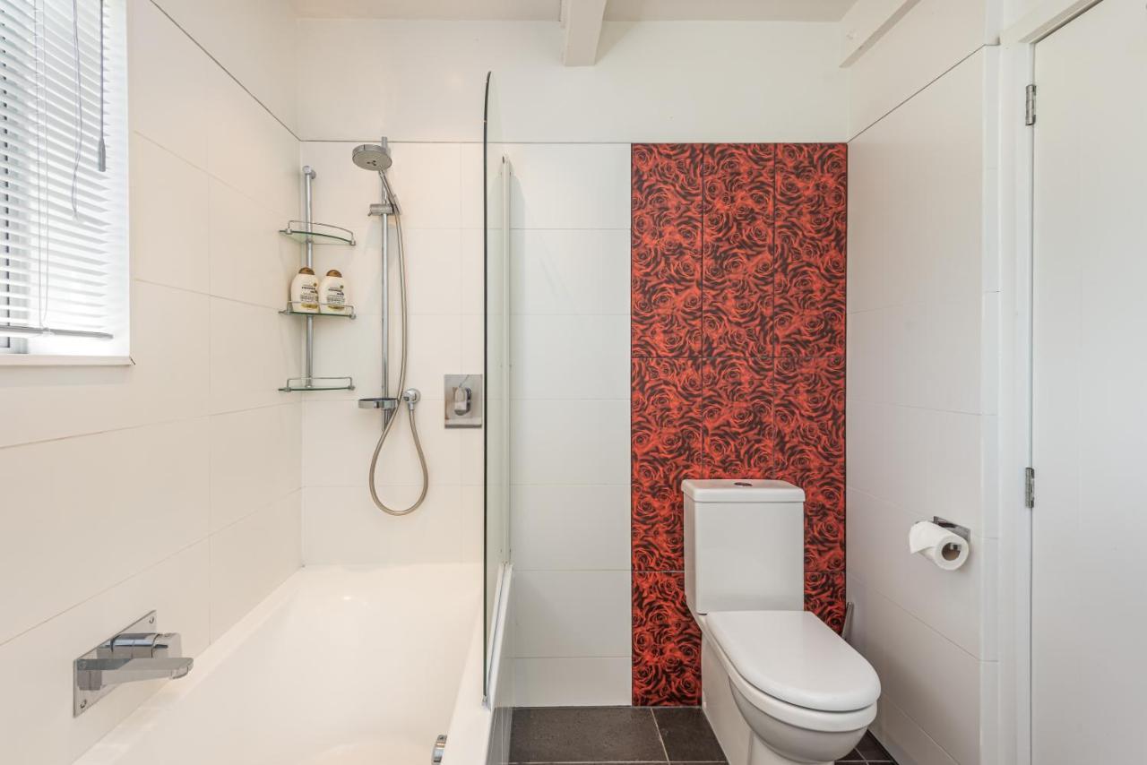 Appartamento Retro Living - Lush Garden Christchurch Esterno foto