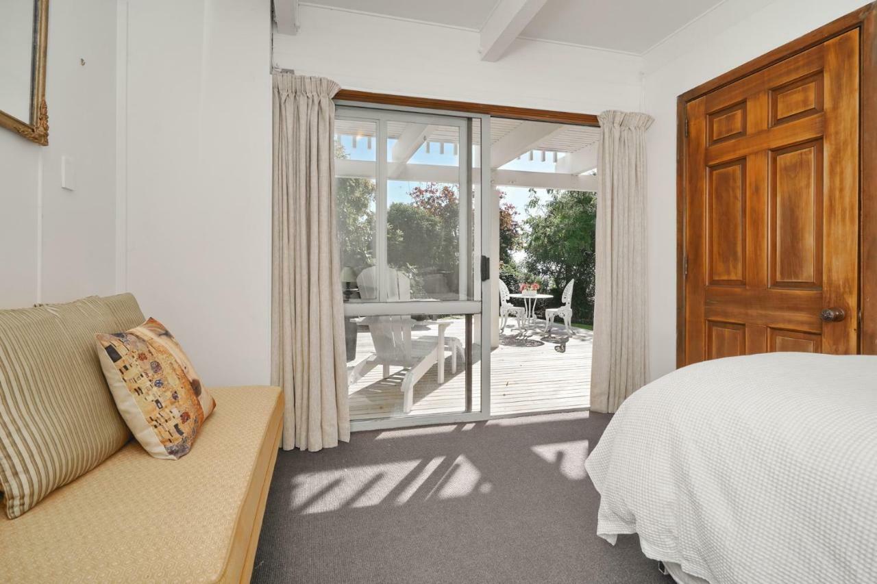 Appartamento Retro Living - Lush Garden Christchurch Esterno foto