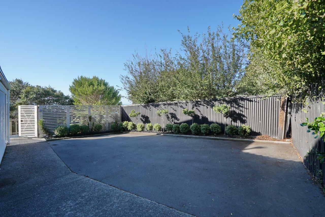 Appartamento Retro Living - Lush Garden Christchurch Esterno foto
